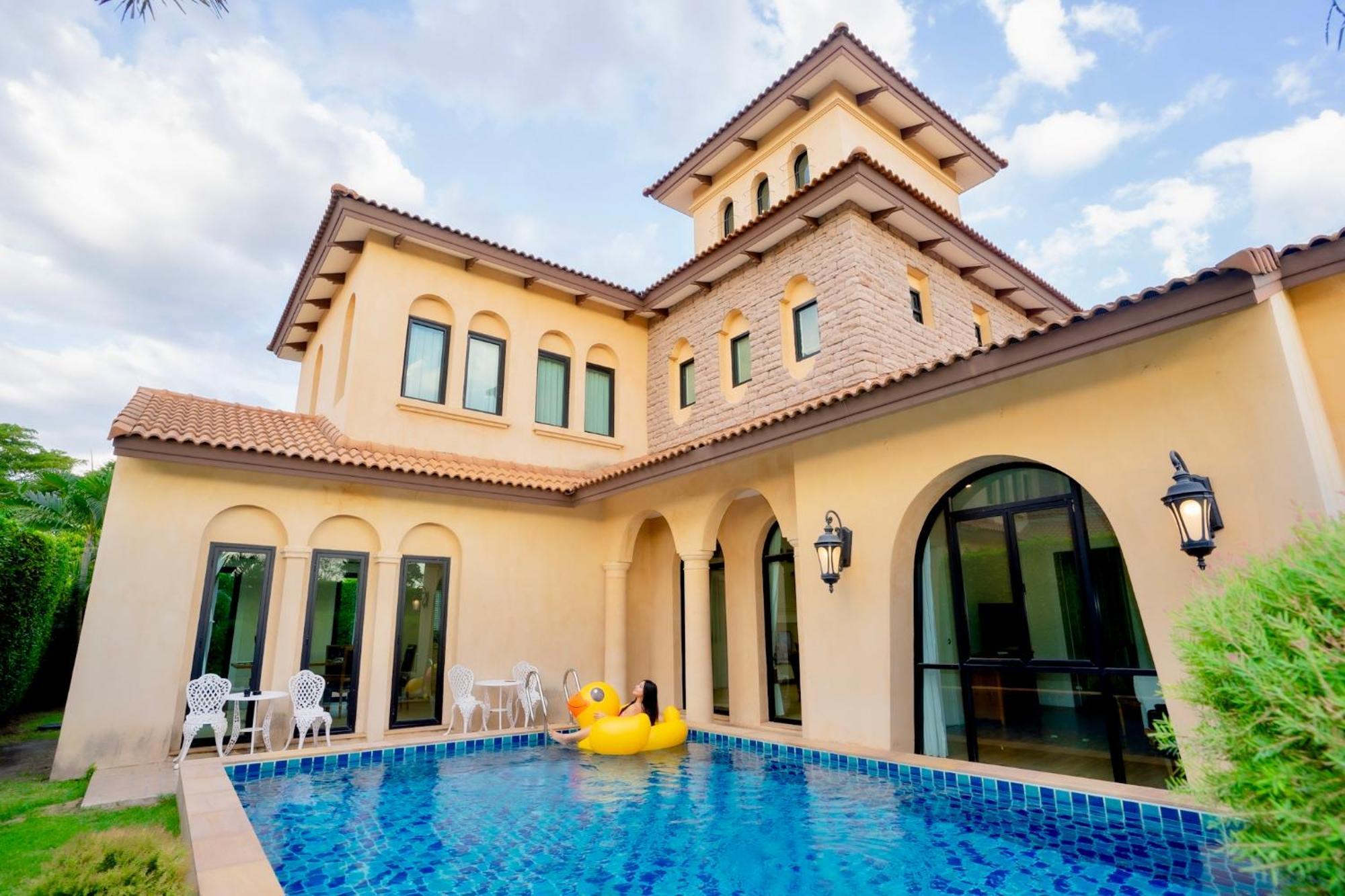Chivani Pattaya Buitenkant foto